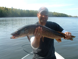 Amar's Pike! (21/05/05 on Desert Lake)